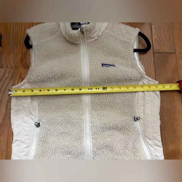 Patagonia Cream Fleece Vest - Picture 7 of 7